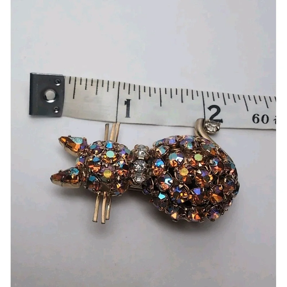 WARNER Cat Brooch Gold Tone Auroras Borealis Rhinestones Vintage Kitty Pin